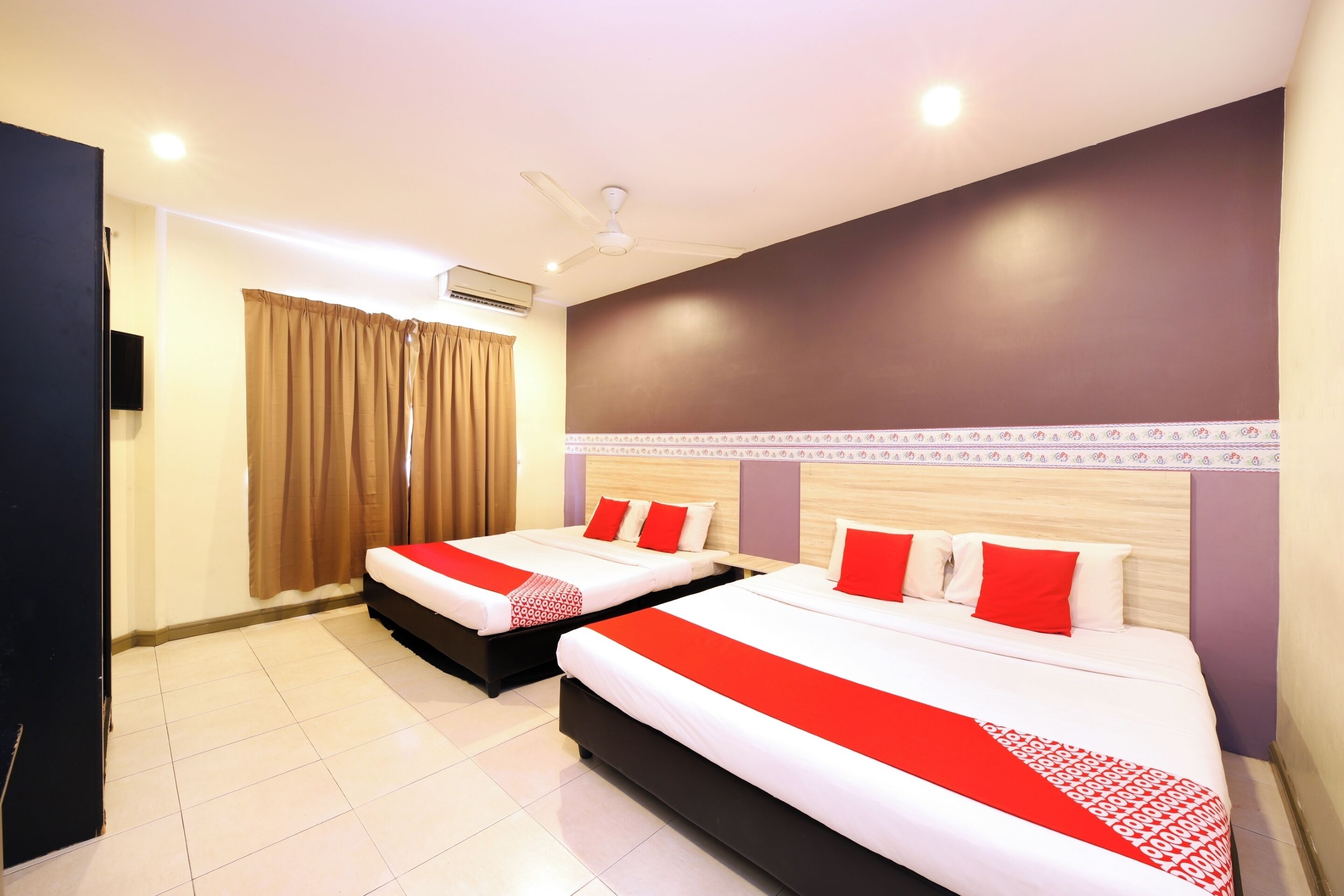 Schreibtisch, laptopgeeigneter Arbeitsplatz, kostenloses WLAN