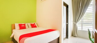 OYO 497 ESQ Ferringhi Hotel
