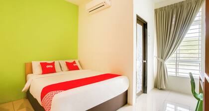 OYO 497 ESQ Ferringhi Hotel
