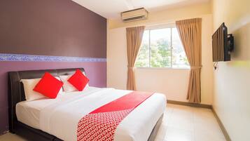 Desk, laptop workspace, free WiFi, bed sheets