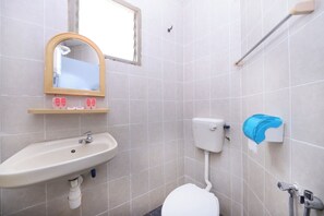 淋浴設備、免費梳洗用品、坐浴桶、提供毛巾