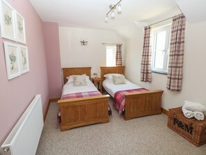 3 bedrooms, individually decorated, individually furnished, free WiFi - 5 Cart-tws Bach (Haverfordwest)