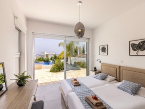5 bedrooms, iron/ironing board, WiFi, bed sheets