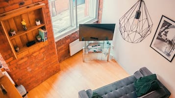 Smart TV, books, stereo