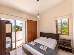 4 chambres, fer et planche à repasser, Wi-Fi, draps fournis