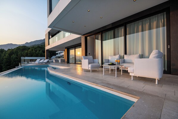 Outdoor pool, a heated pool