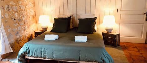 1 bedroom, WiFi, bed sheets