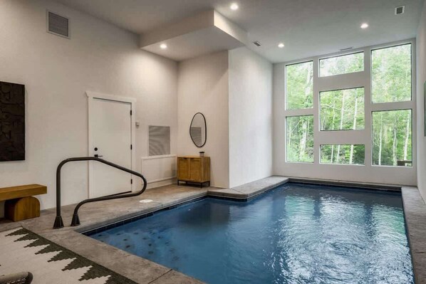 Piscine intérieure