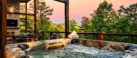 Outdoor spa tub