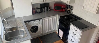 By the Sea, Sleeps 4-6, Private Patio, Nearbeach, Seasideretreat, Train to Liverpool or Chester is a hop Skip and a Jump Away