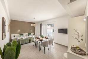 1 dormitori, planxa i posts de planxar, wifi i roba de llit