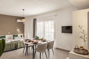 Dining - Studio apartment in the heart of Protaras (Protaras)
