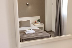 1 chambre, fer et planche à repasser, Wi-Fi, literie fournie