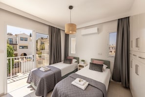 2 chambres, fer et planche à repasser, Wi-Fi, draps fournis