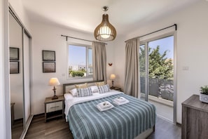 2 chambres, fer et planche à repasser, Wi-Fi, draps fournis