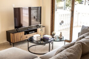 TV - 4 Bedroom Villa Next To Ayia Triada Beach (Paralimni)