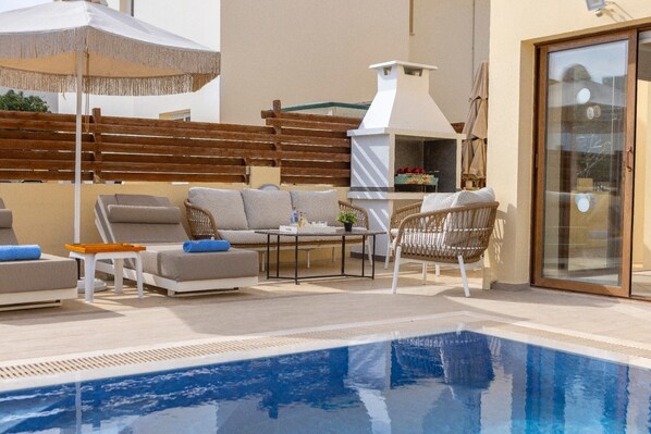 Pool - 4 Bedroom Villa Next To Ayia Triada Beach (Paralimni)