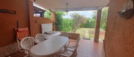 تناول الطعام بالخارج