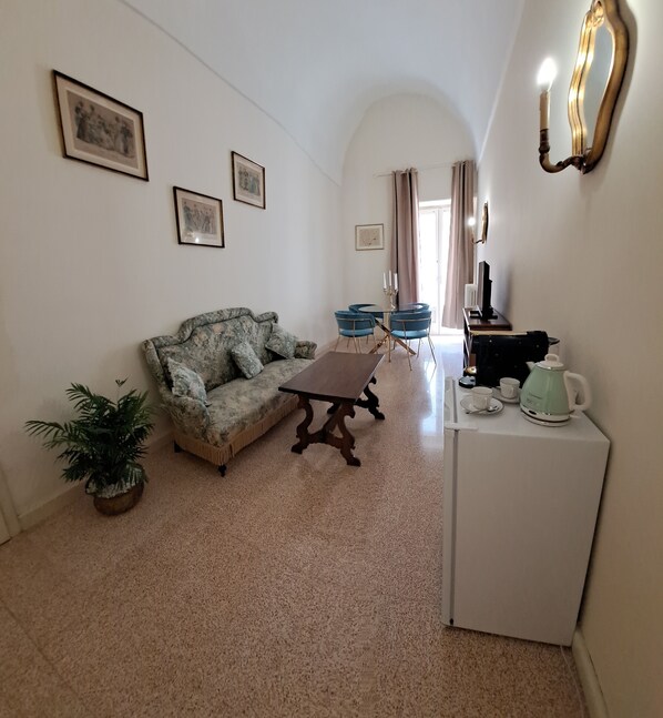Unclassified image, 1 of 22, button - Suite verdi (Lecce)