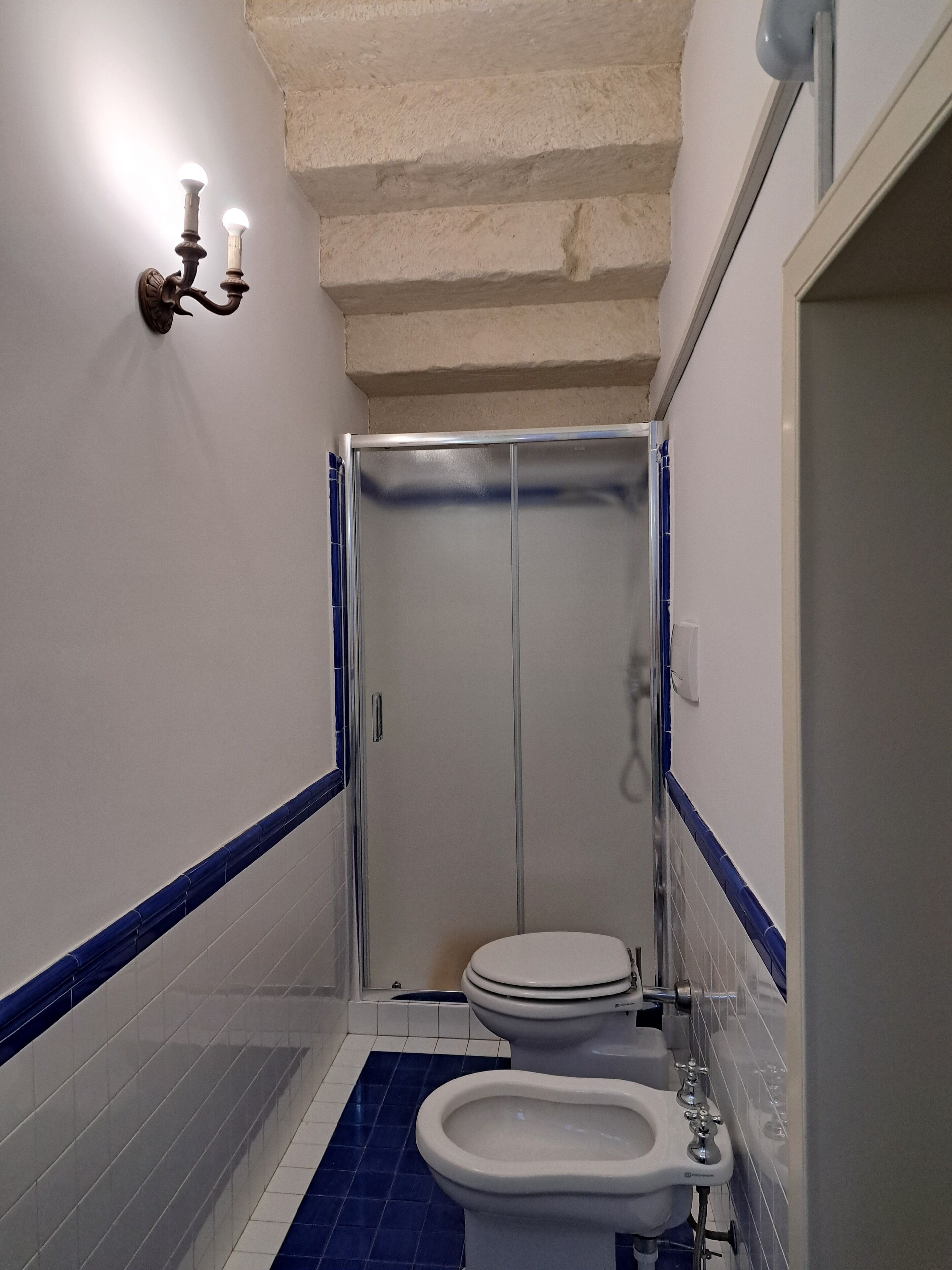 Family Suite, City View | Bathroom | Jetted tub, hydromassage showerhead, designer toiletries, hair dryer