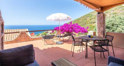 Maison de vacances 'Luca' avec terrasse, piscine partagée, vue sur la mer et climatisation
