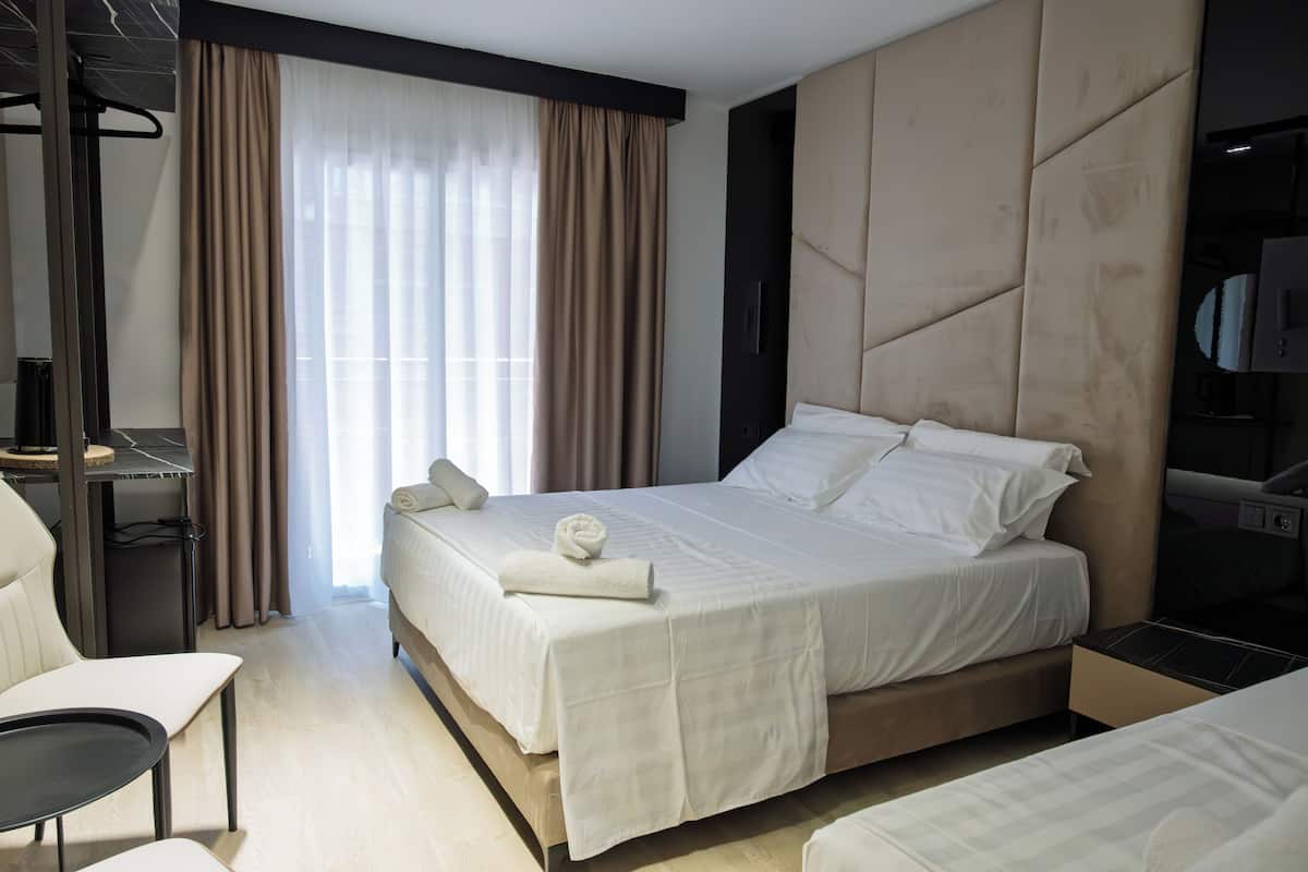 Escritorio, wifi gratis, ropa de cama