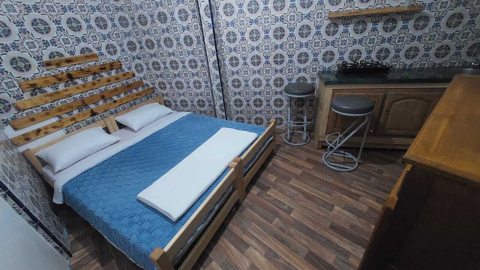 Studio – standard | Sengetøy av topp kvalitet, skrivebord og skrivebord for bærbar PC