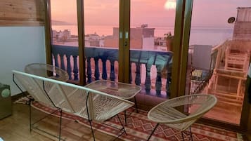 Familien-Zweibettzimmer, Strandblick | Laptopgeeigneter Arbeitsplatz, kostenloses WLAN