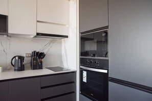 Coffee/tea maker, fridge, microwave, oven