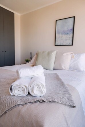 1 habitación, tabla de planchar con plancha, wifi y ropa de cama