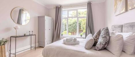 2 bedrooms, iron/ironing board, travel cot, WiFi