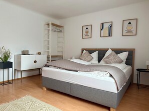 2 bedrooms, iron/ironing board, travel cot, free WiFi