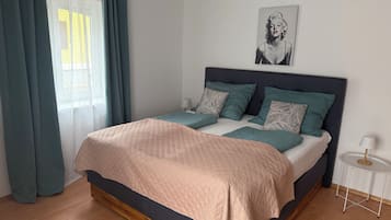 Bügeleisen/Bügelbrett, Reisekinderbett, kostenloses WLAN, Bettwäsche