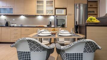 Micro-ondes, four, plaque de cuisson