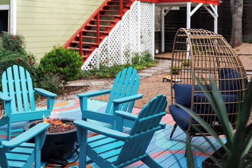 Chill Hideaway: Steps to Bars + Sauna & Hot Tub