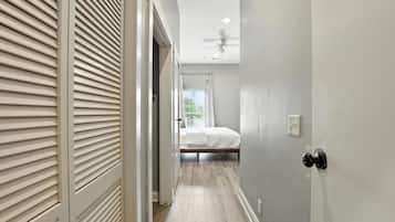 3 bedrooms, internet, bed sheets