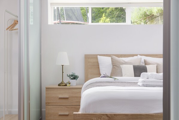 1 habitación, tabla de planchar con plancha, wifi gratis y ropa de cama 