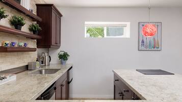 Refrigerador, microondas, horno y lavavajillas