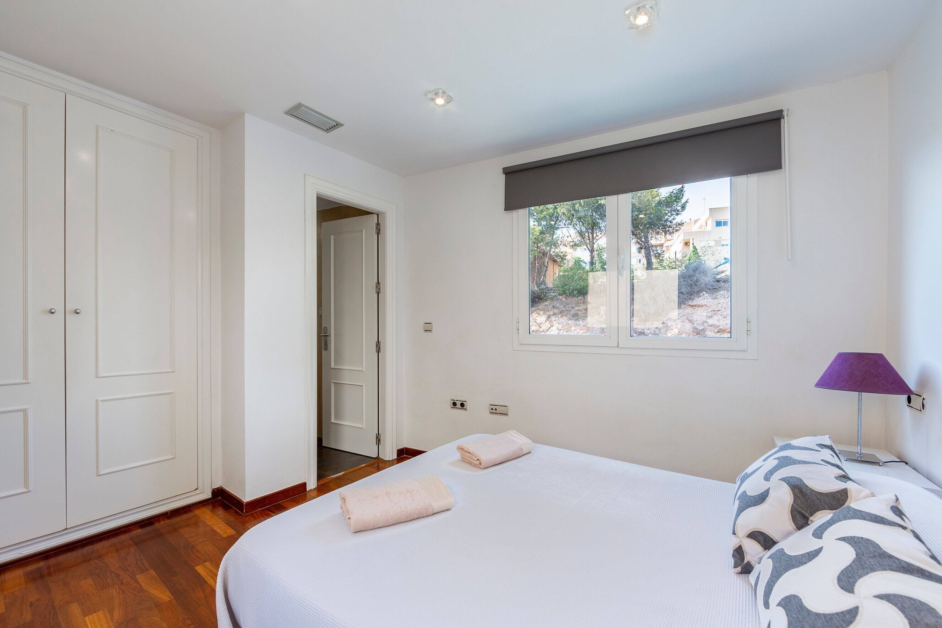 1 chambre, fer et planche à repasser, draps fournis