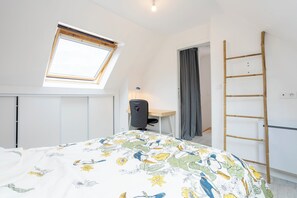 2 bedrooms, WiFi, bed sheets
