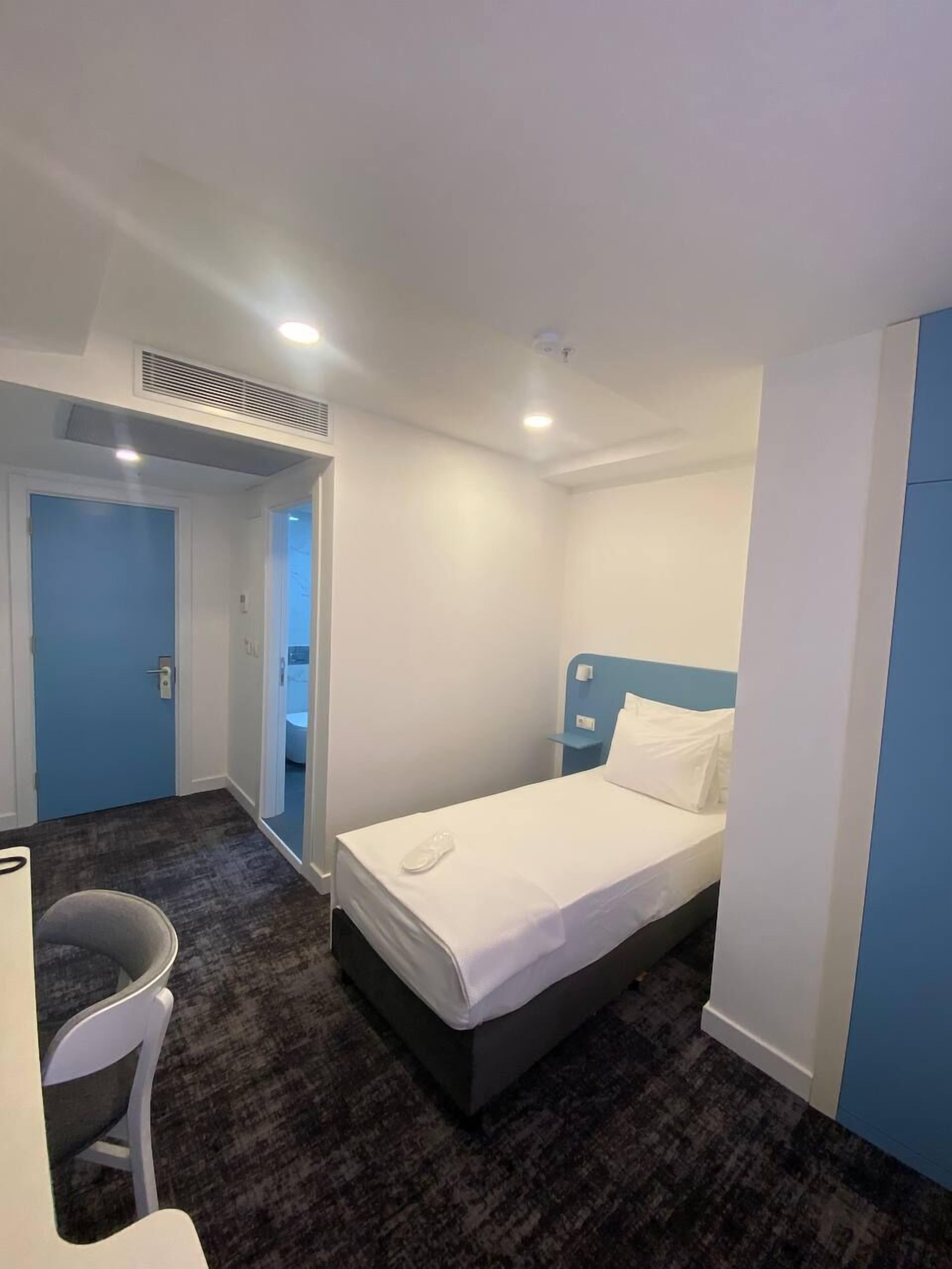 Bureau, espace de travail pour ordinateur portable, Wi-Fi gratuit