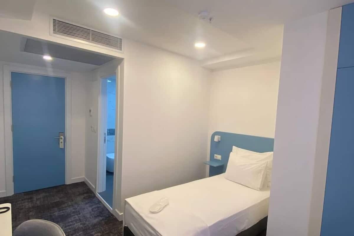 Bureau, espace de travail pour ordinateur portable, Wi-Fi gratuit