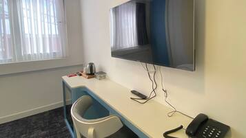 Single Room, City View | Desk, laptop workspace, free WiFi