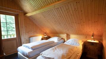 5 bedrooms, in-room safe, desk, iron/ironing board