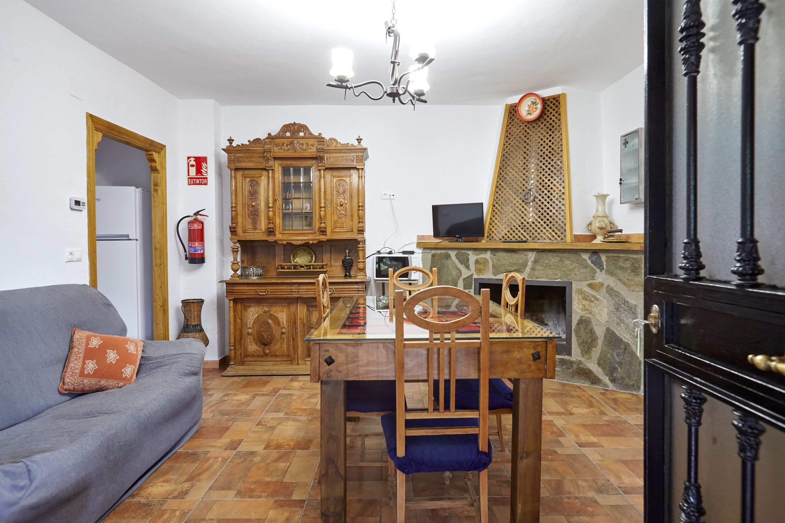 Télévision, cheminée