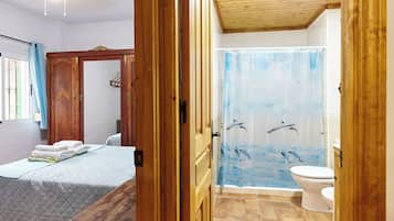 3 bedrooms, bed sheets