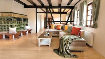 Fernseher, Kamin
