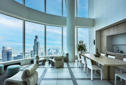 Luxe 67th Flr 2BR: Endless Lake Views, Top Skydeck
