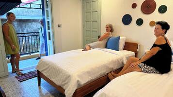 8 bedrooms, WiFi, bed sheets