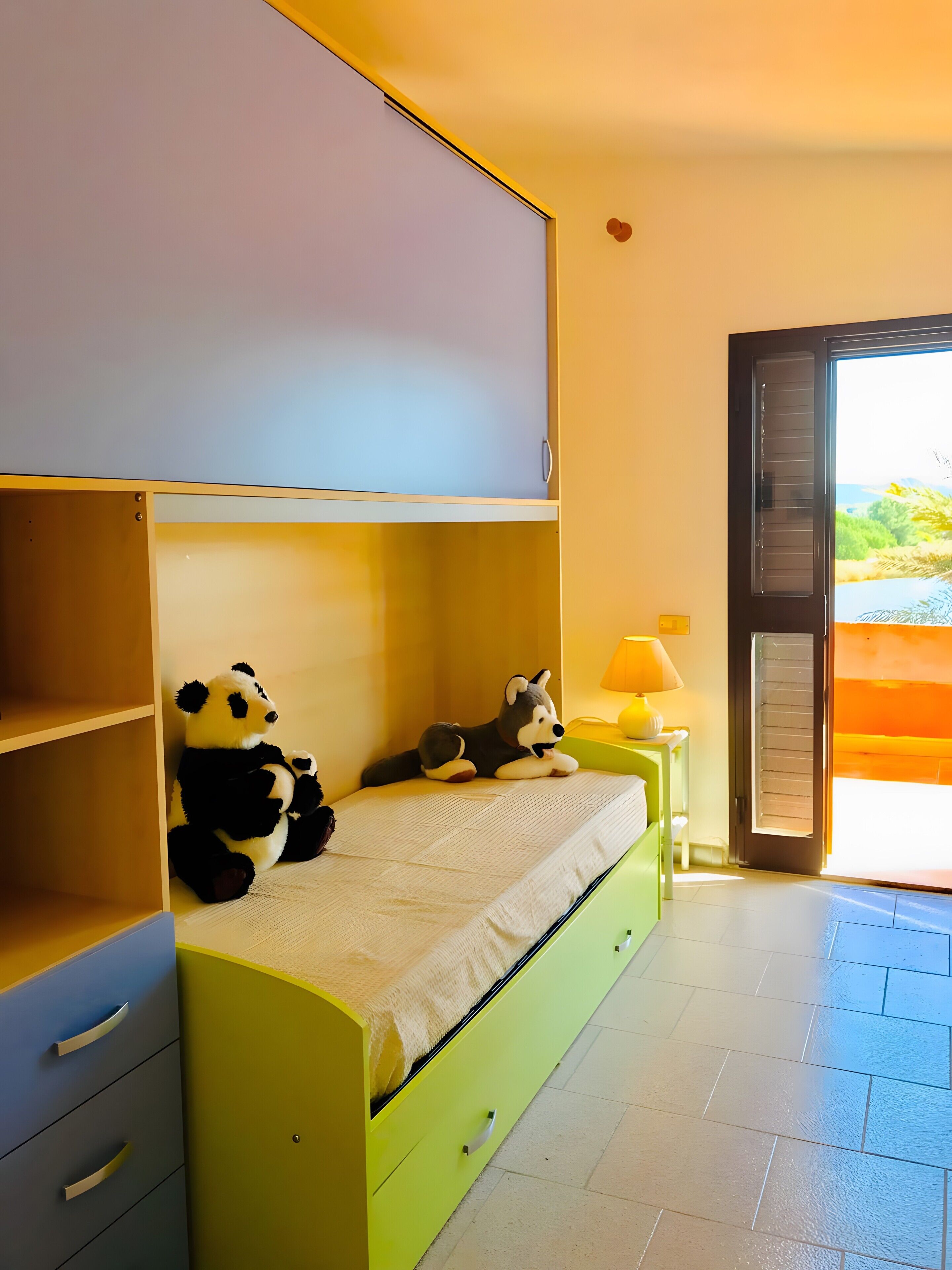 4 bedrooms, iron/ironing board, bed sheets